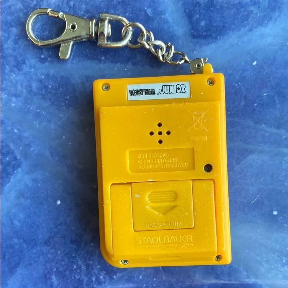 Donkey Kong Nintendo Yellow Handheld Game Console Keychain - Picture 4 of 7